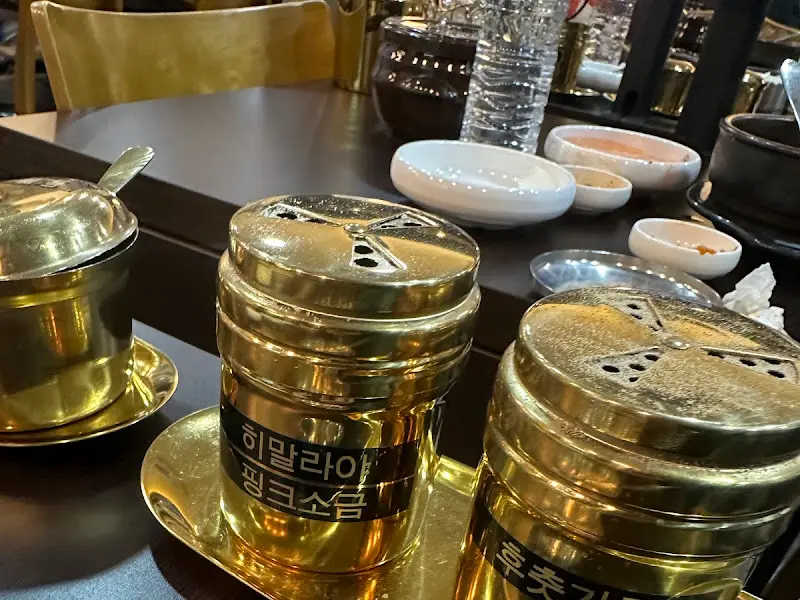 테이블에 비치된 양념통