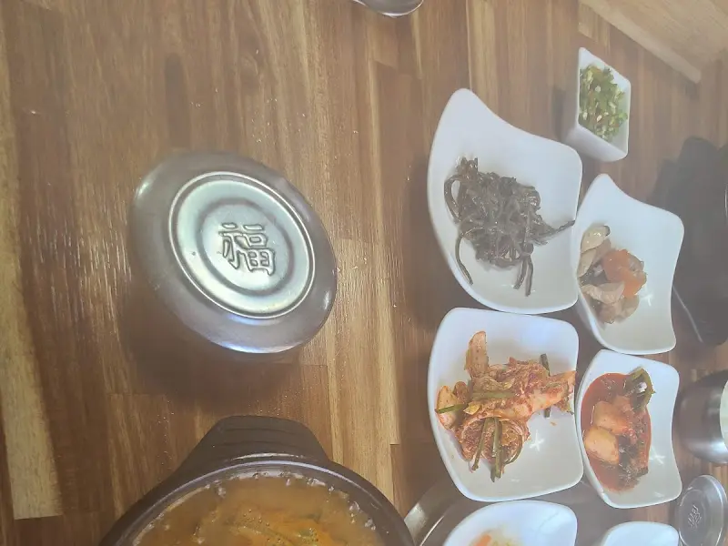 토하젓이 담긴 옹기 뚜껑