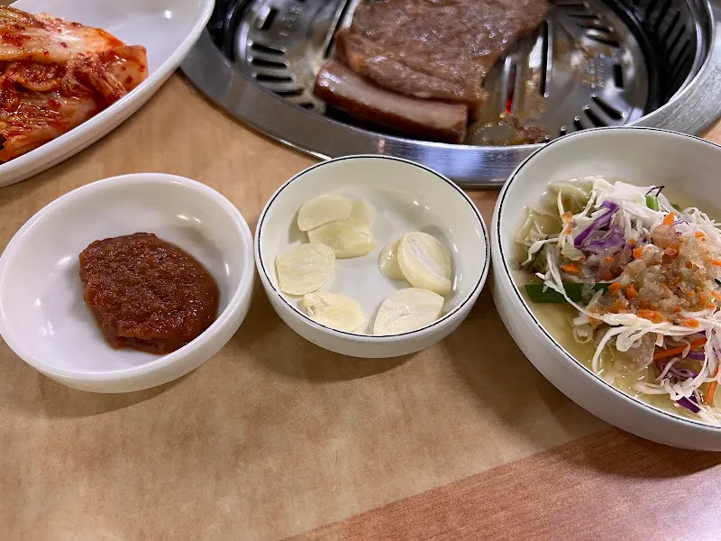 돼지갈비와 밑반찬