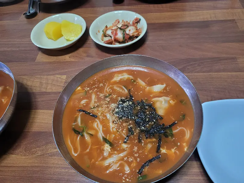 장칼국수와 김치