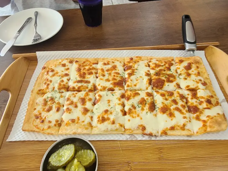 잘린 치즈 피자