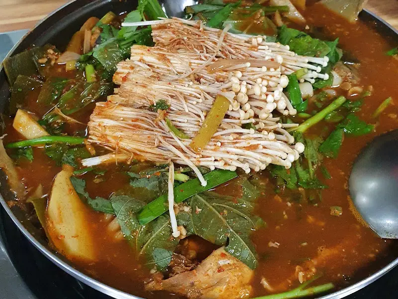 보기만 해도 군침이 도는 잡고기 매운탕