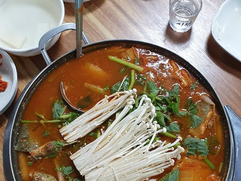 매운탕 속 팽이버섯