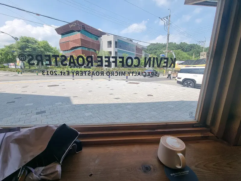 케빈커피 창밖 풍경