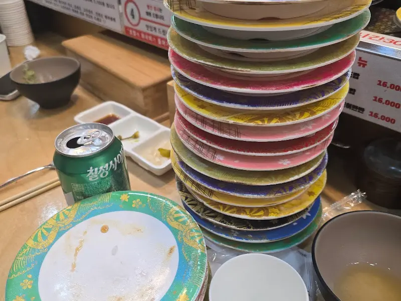 쌓여있는 접시
