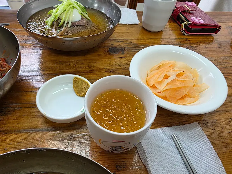 우정집 테이블 세팅