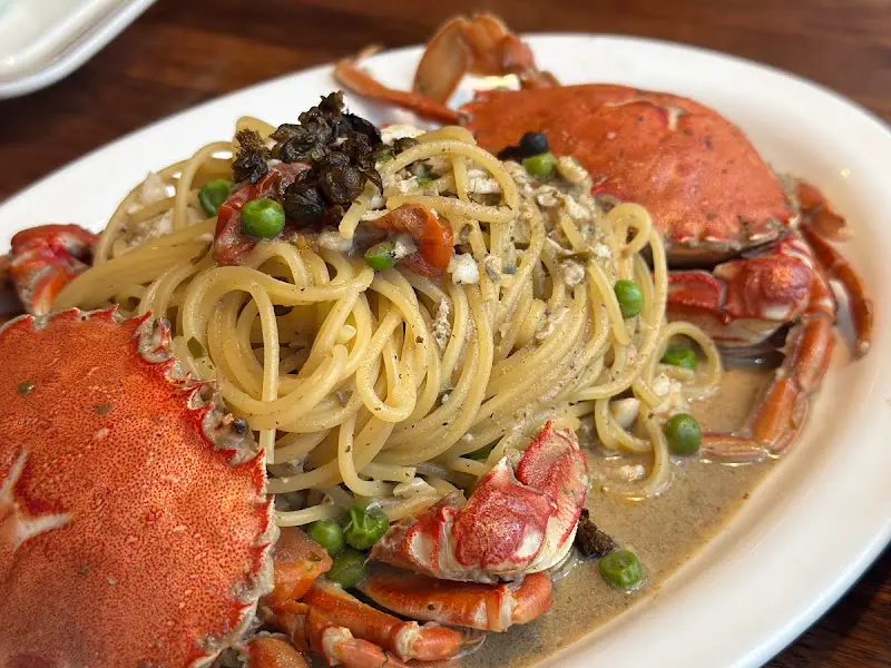 황게 한 마리가 통째로 올라간 황게 파스타