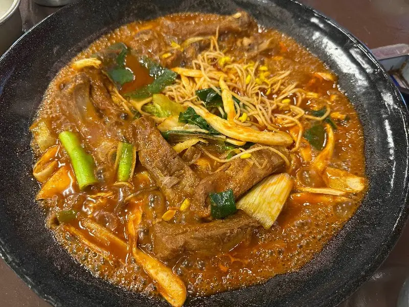 푸짐한 등갈비와 야채