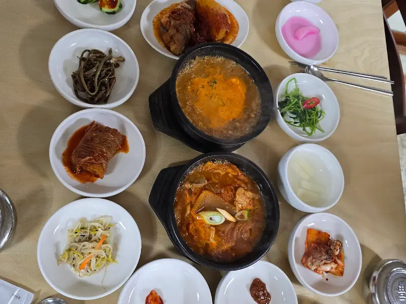 다채로운 반찬들