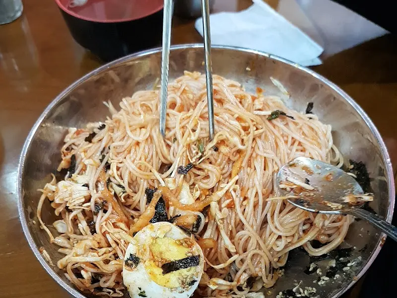 푸짐한 비빔국수