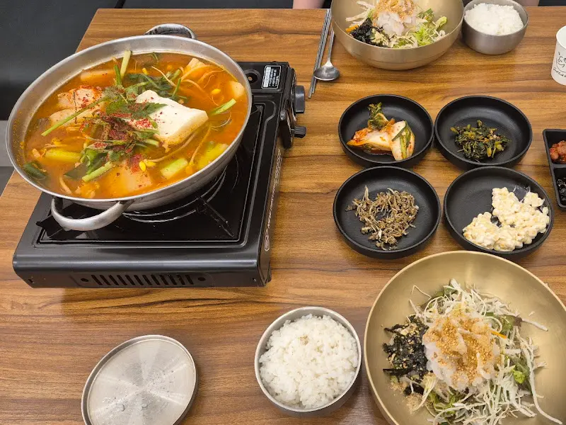 매운탕과 회덮밥