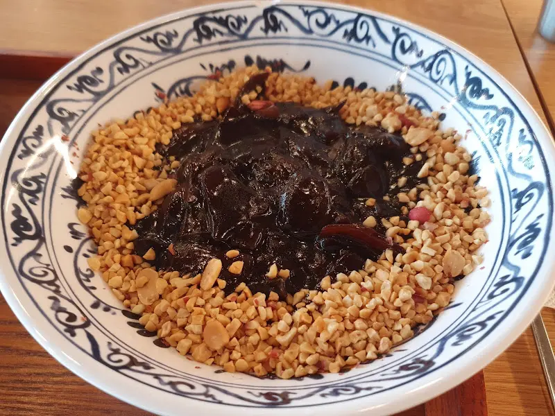 돌담땅콩국수의 짜장면
