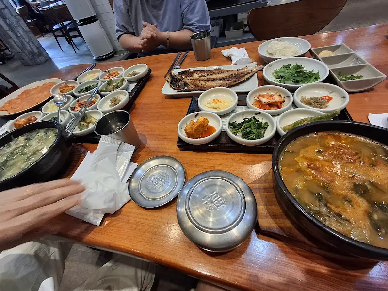 연병장 전체 상차림