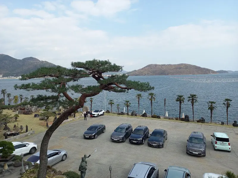 카페 앞 주차장