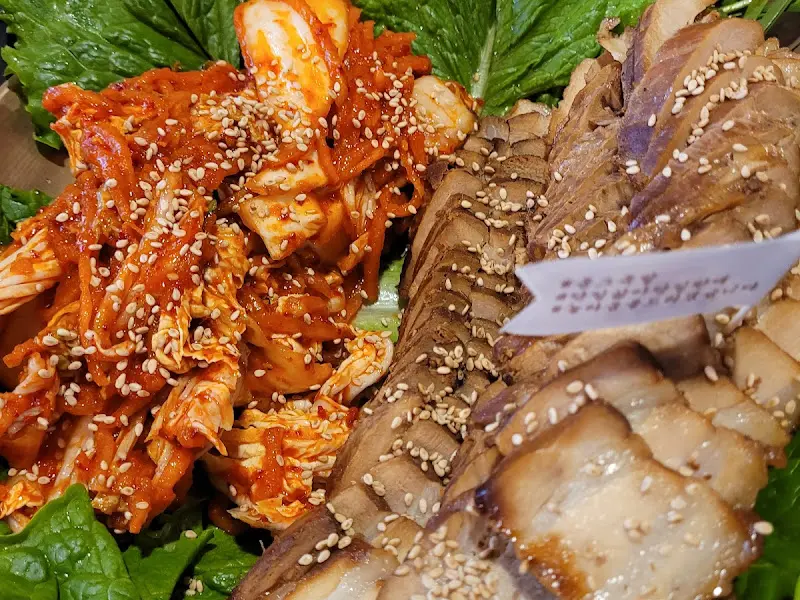 족발과 김치의 환상적인 조화