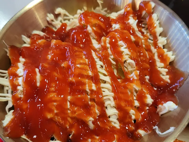 매콤달콤한 막국수