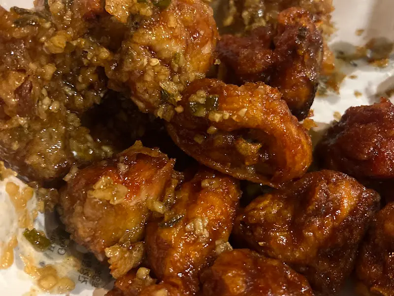 윤기가 흐르는 교촌치킨 허니콤보