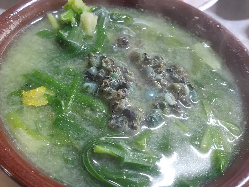 뚝배기 안, 푸짐하게 담긴 고디탕의 모습