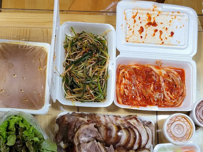 정갈하게 포장된 족발 세트