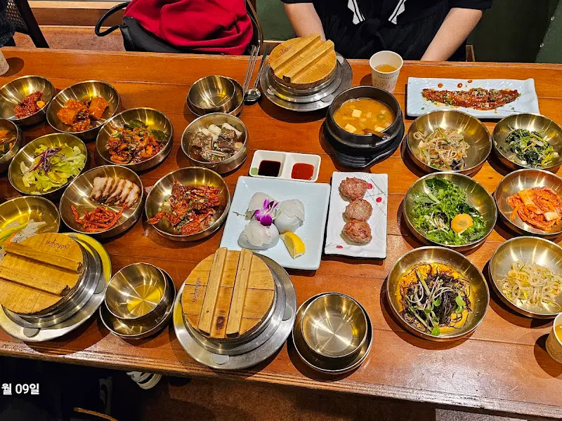 정갈하게 차려진 한상차림