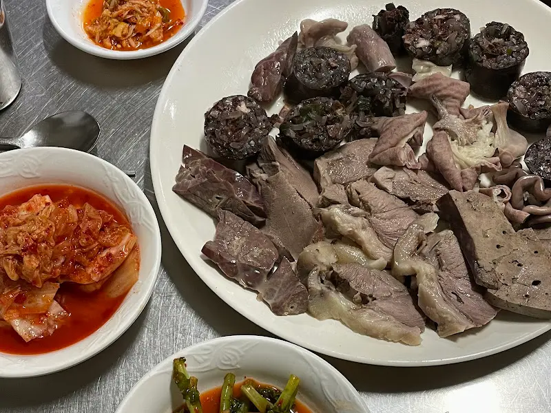 모듬순대와 김치