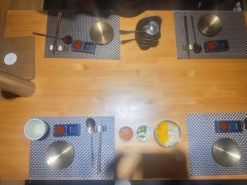 정갈하게 세팅된 테이블