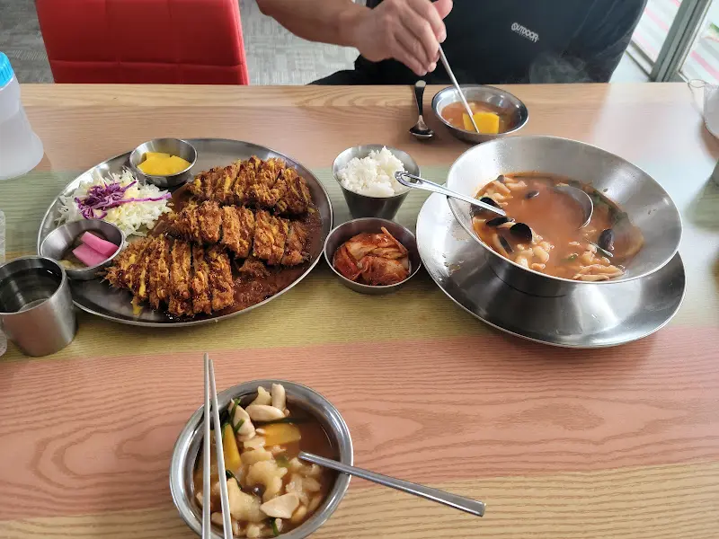 돈까스와 해물 수제비