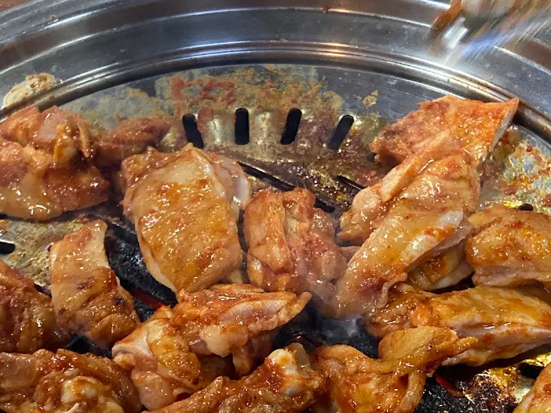 숯불에 구워지는 닭갈비