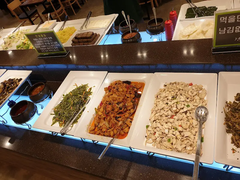 다양한 뷔페 메뉴 코너
