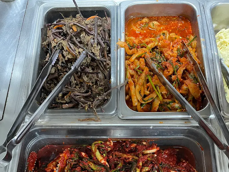 다양한 종류의 맛깔난 반찬들