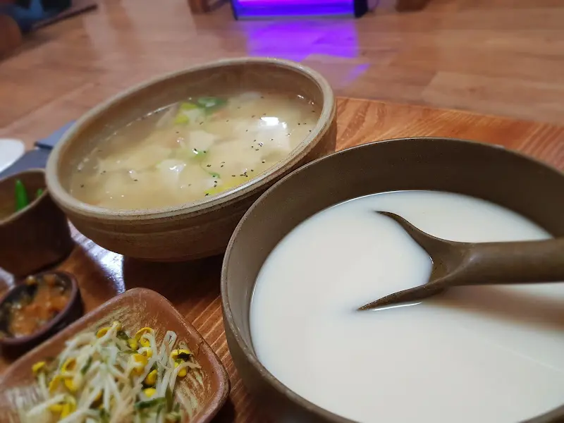 부드러운 목넘김이 일품인 좁쌀동동주