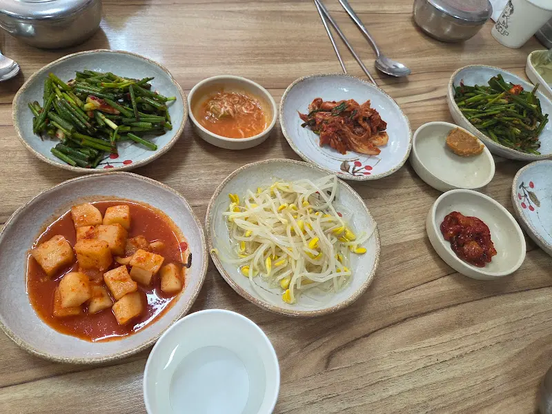 다양한 곁들임 찬