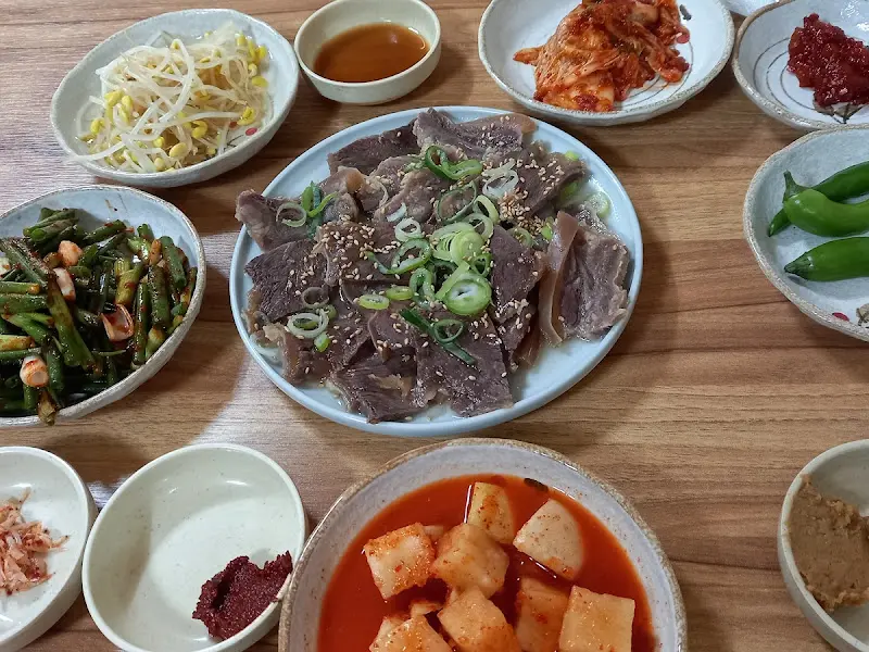 윤기가 흐르는 수육