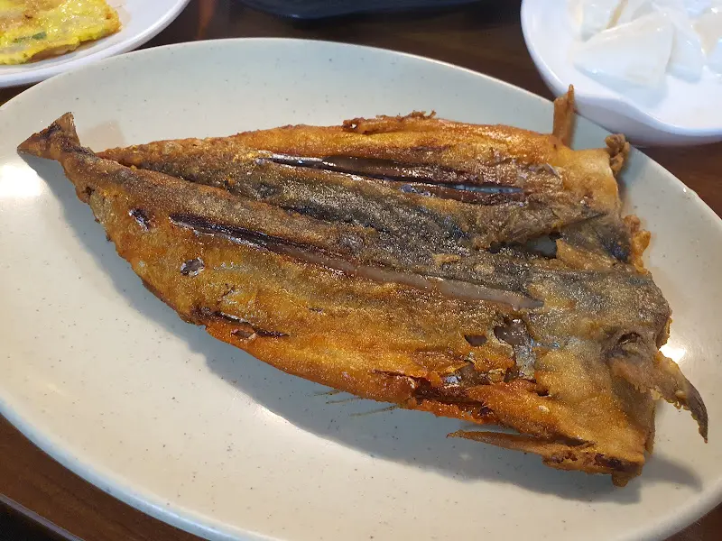 노릇노릇 잘 구워진 고등어구이