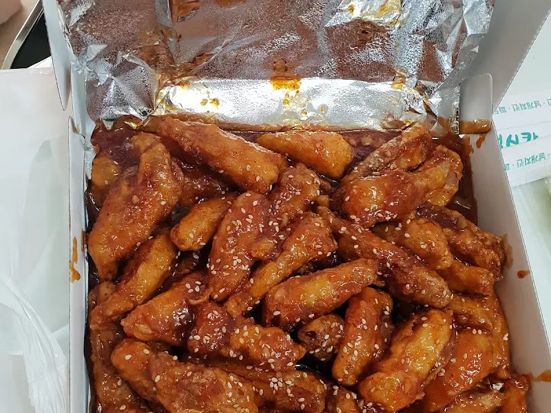 푸짐한 양을 자랑하는 닭강정