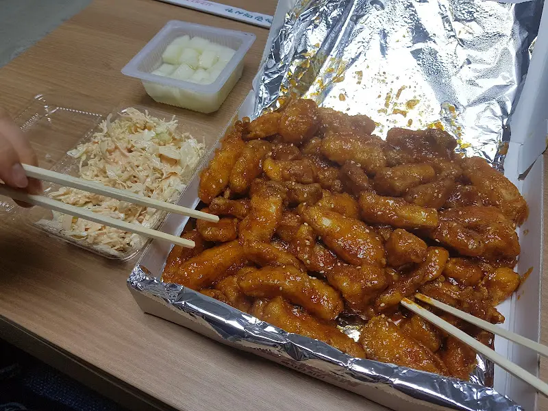 닭강정 한 입, 행복 두 입