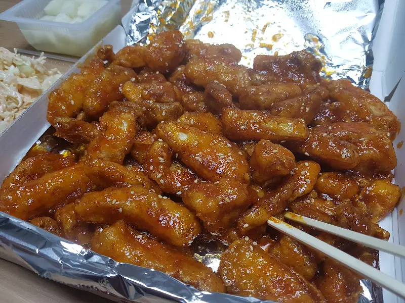 멈출 수 없는 맛, 금성닭집 닭강정