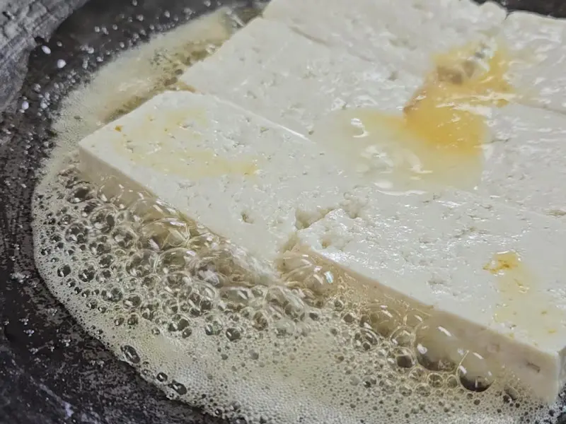 두부 굽는 모습