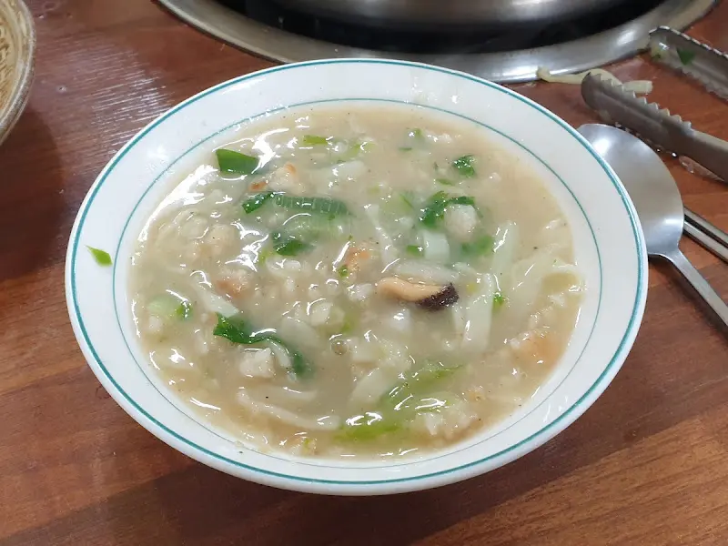 어탕 칼국수와 밥