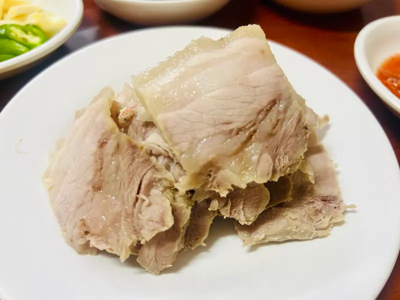 윤기가 흐르는 보쌈