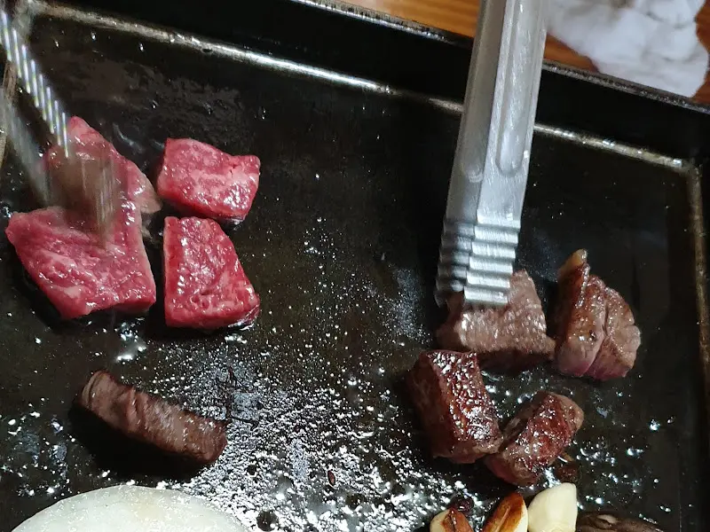 등심 굽는 모습