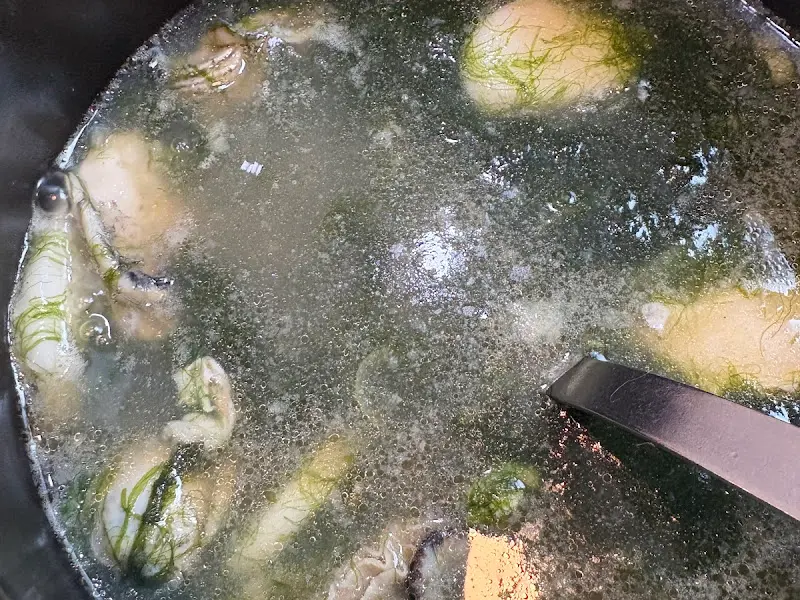 굴이 듬뿍 들어간 굴국밥