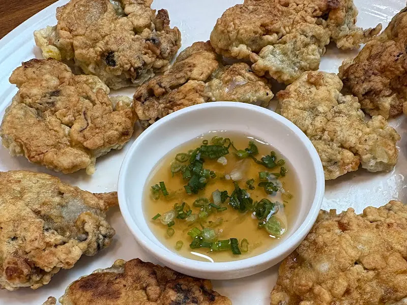 굴튀김과 간장 소스