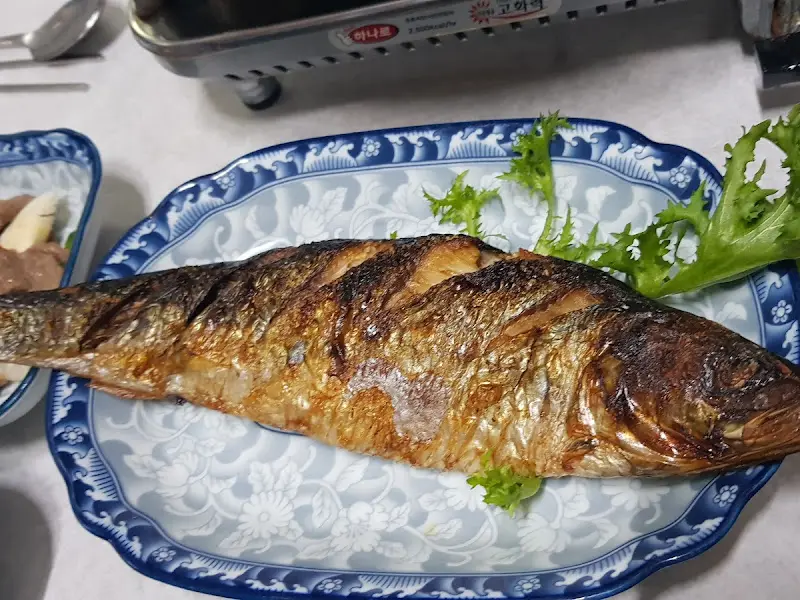 윤기가 흐르는 생선구이