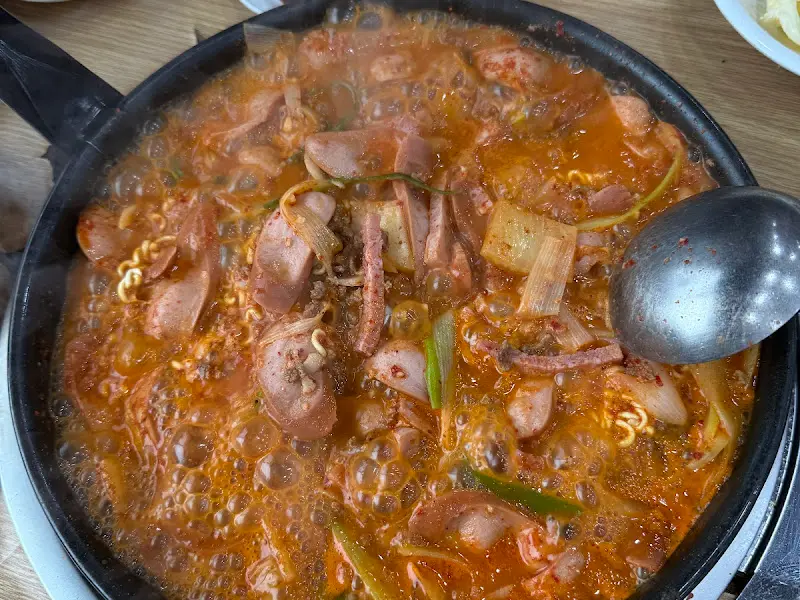 최네집 부대찌개 완성된 모습