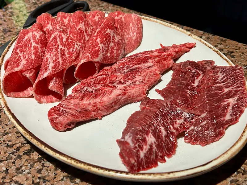 마블링이 선명한 한우 로스구이