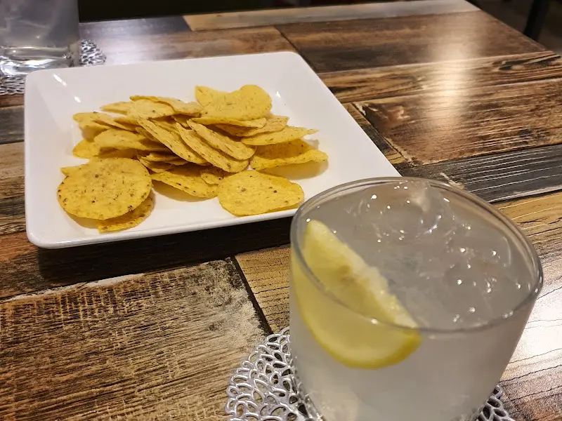 홍주 하이볼과 나초