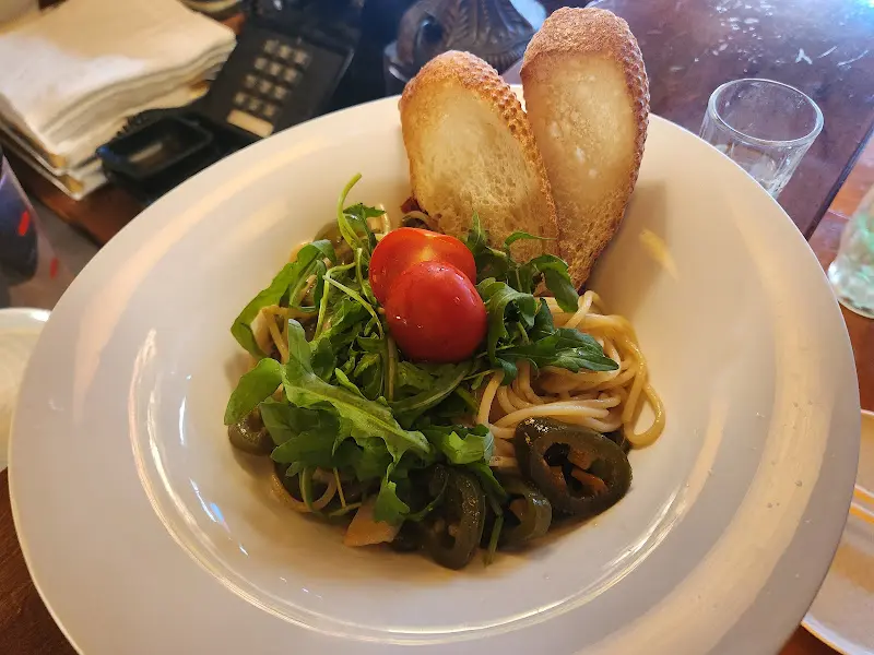 초이노미의 연어 아보카도 스파게티