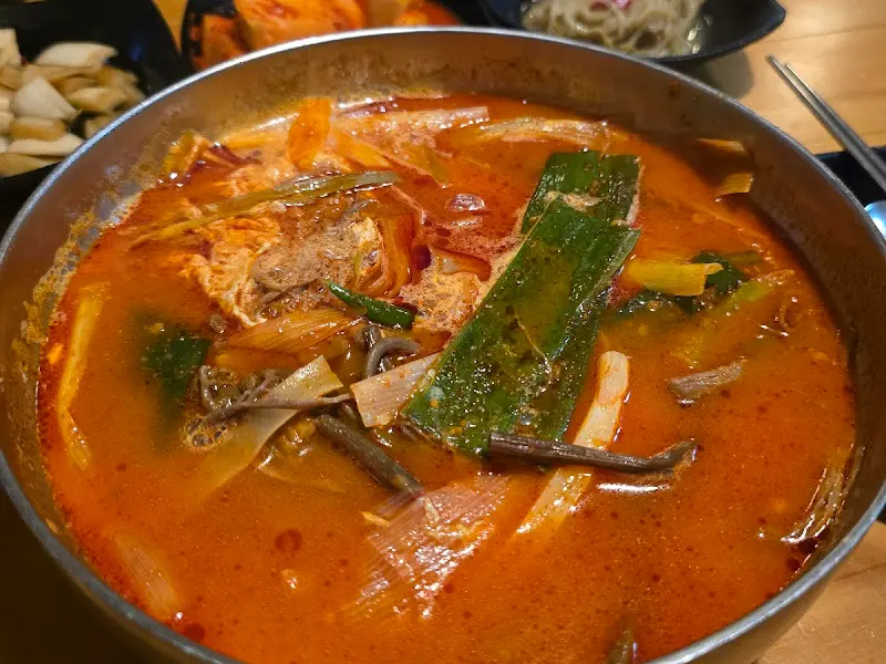 놋그릇에 담겨 나온 육개장