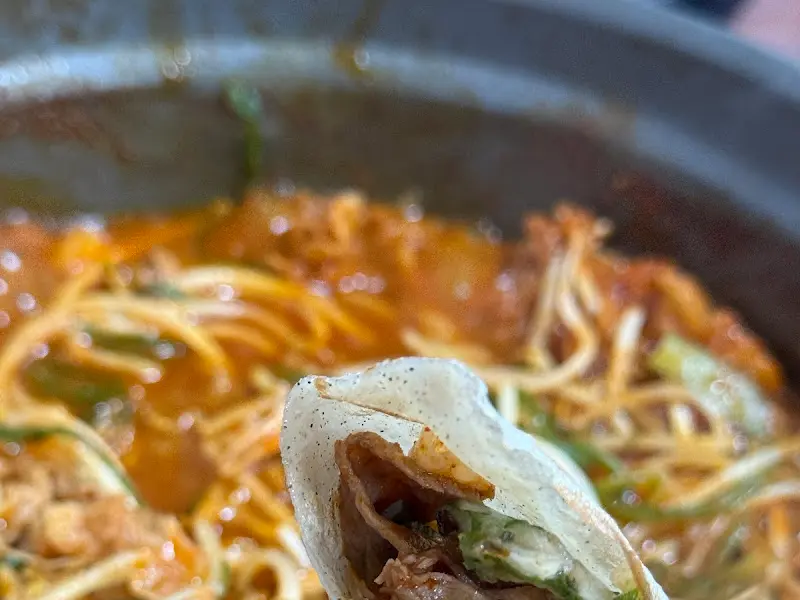 메밀전에 싸먹는 등갈비